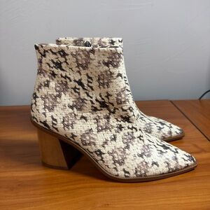 NWOT 1.‎ State Kelte Pointed Toe Ankle Bootie Snake Skin Block Heel Side Zip 7.5